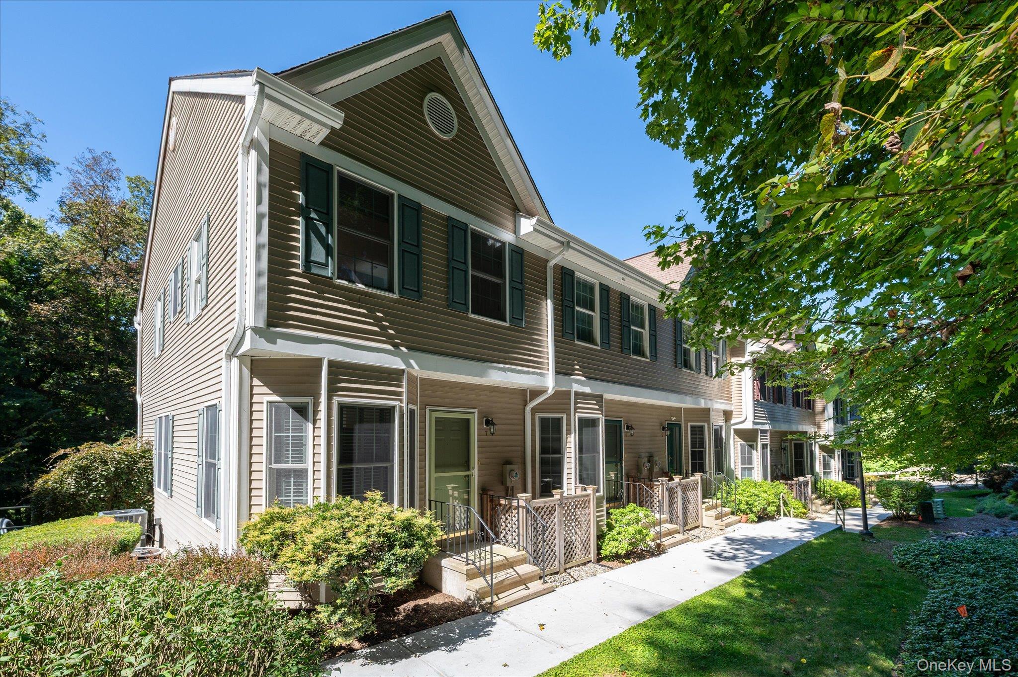 Early A/O As Of 10/3... RARE END UNIT Triplex Townhome Located In Soug...