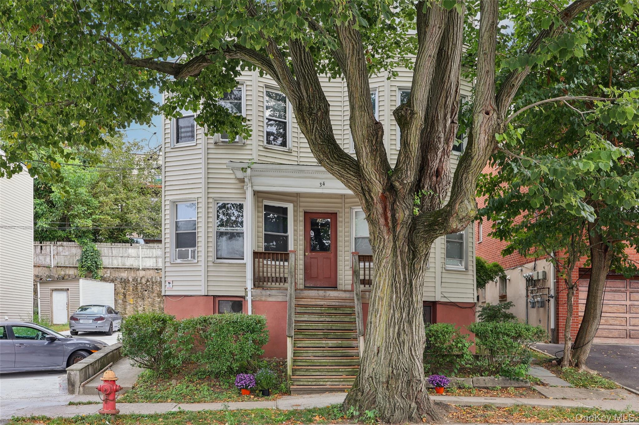 TENANTS PAY ALL UTILITIES! An outstanding investment opportunity await...
