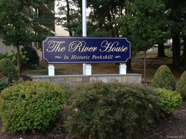 Welcome Home!
This well-maintained studio co-op on the 4th floor is ju...