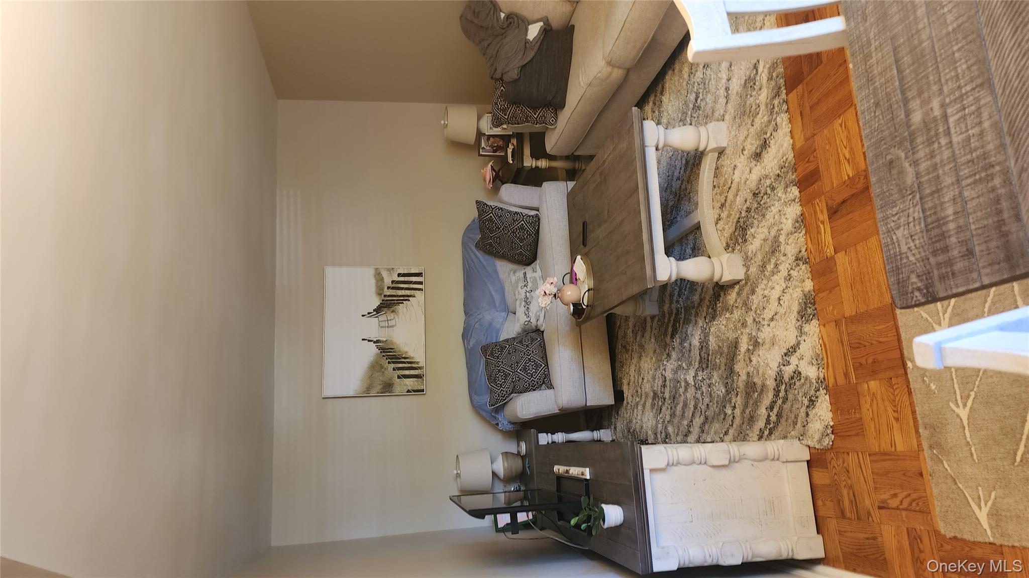 Great unit available in a very&#160; kept ,small garden style&#160;ele...