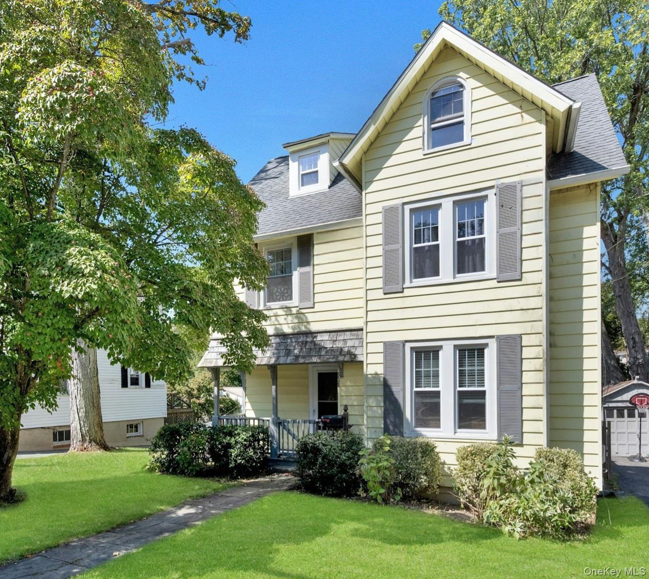 Charming 3 bedroom 1.5 bath home in the heart of the Pocantico Hills H...