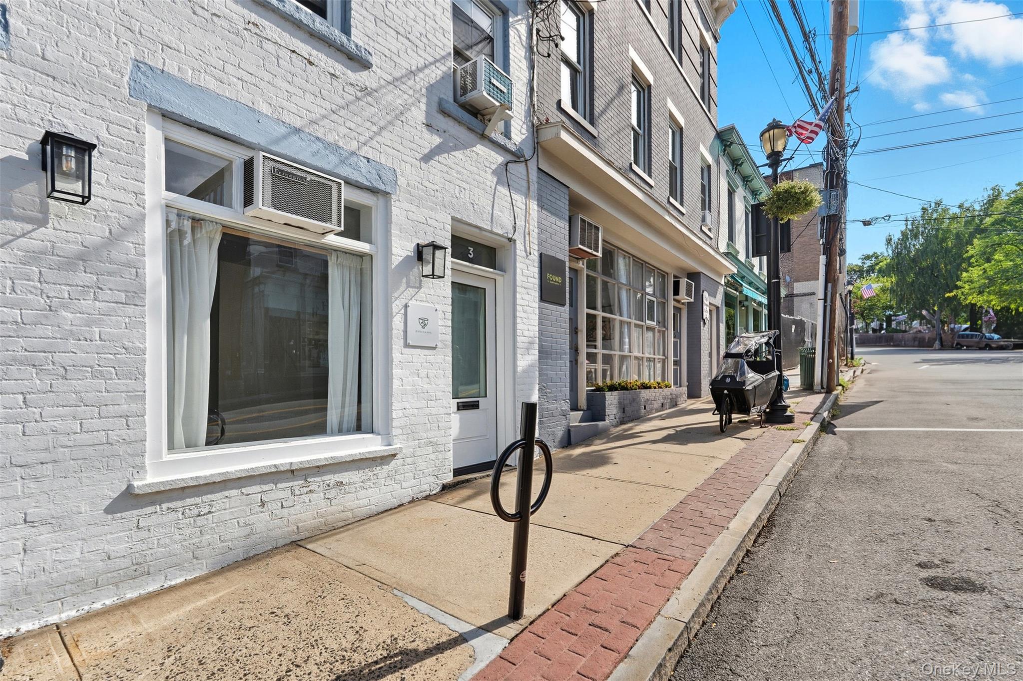 Prime retail opportunity: 404 sq ft at 3 Spring Street, Hastings-on-Hu...