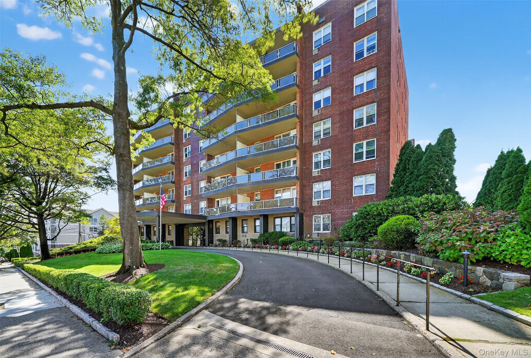 Discover the perfect blend of comfort and convenience in this beautifu...