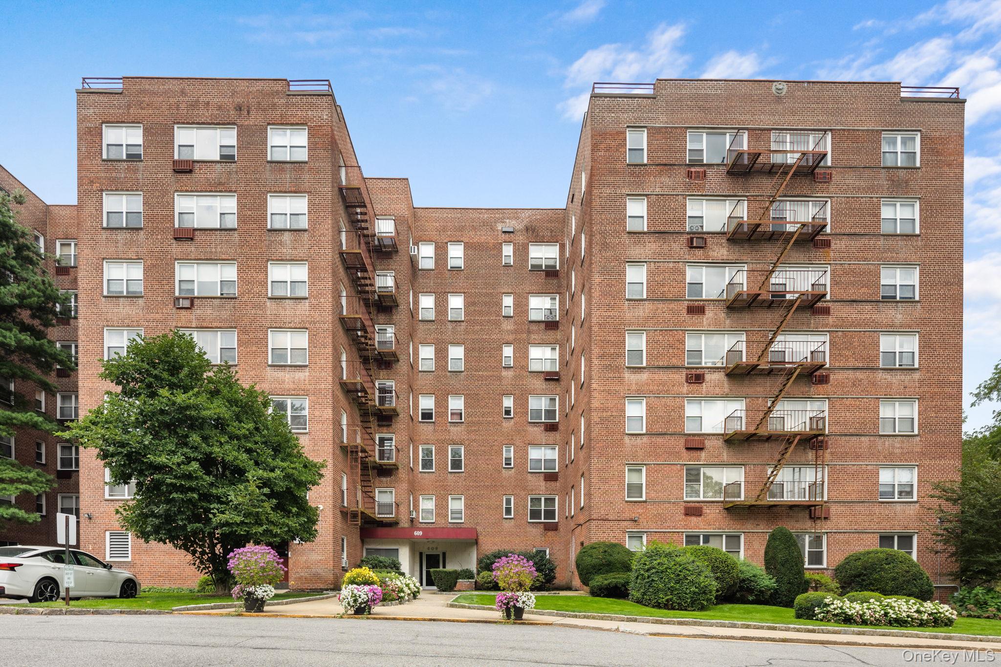 Beautiful and well-maintained Palmer House Cooperative Complex a 24-ho...