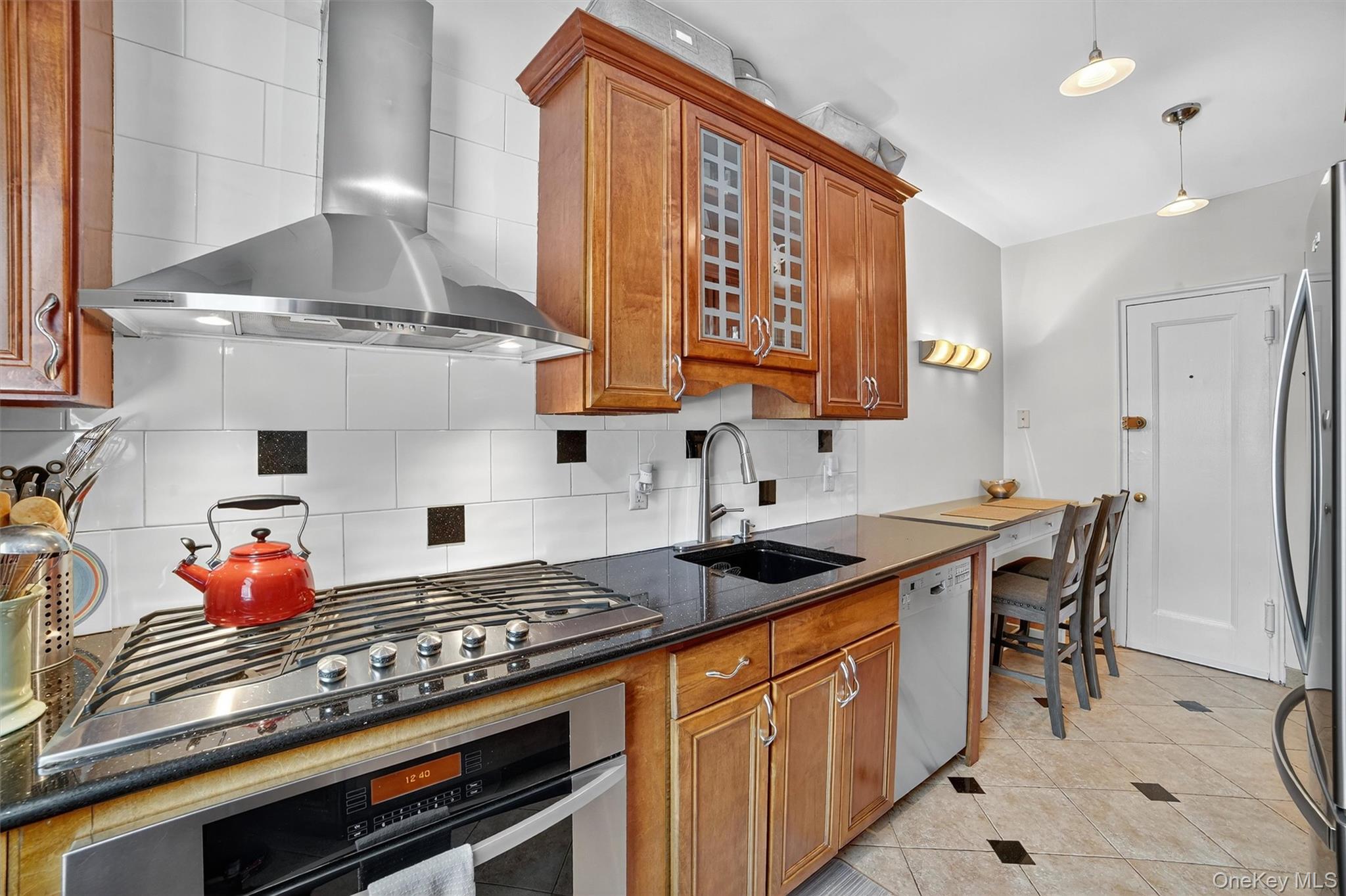 Welcome Home to 15 Sunnybrook! Location, Location, Location! This coop...
