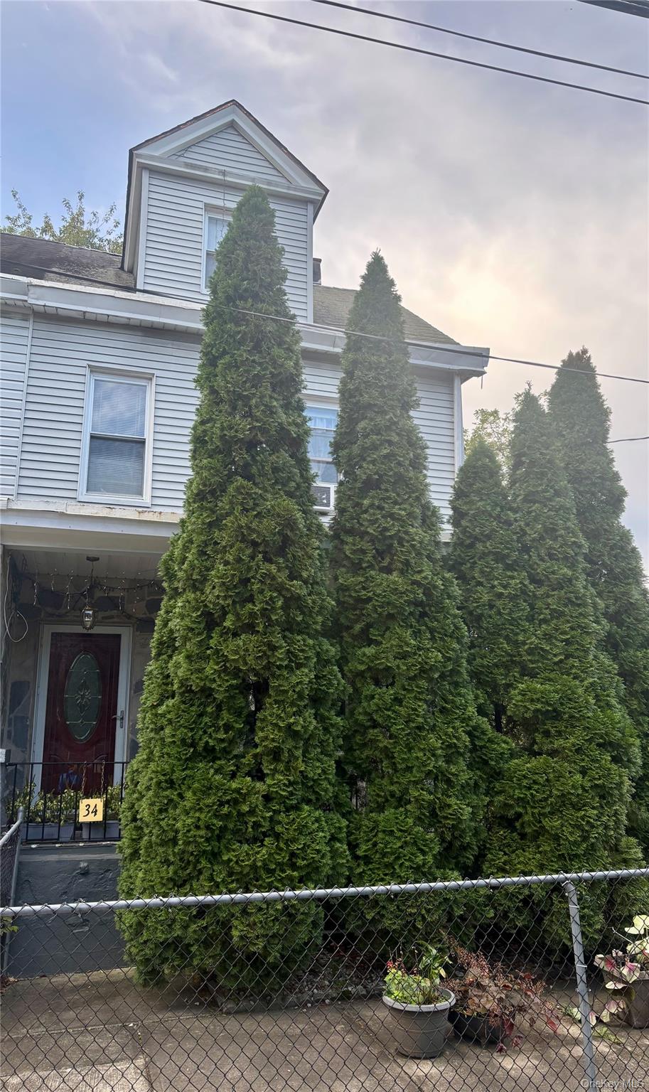 Welcome to 34 Millington St, Mount Vernon, NY 10553—**a spacious and v...