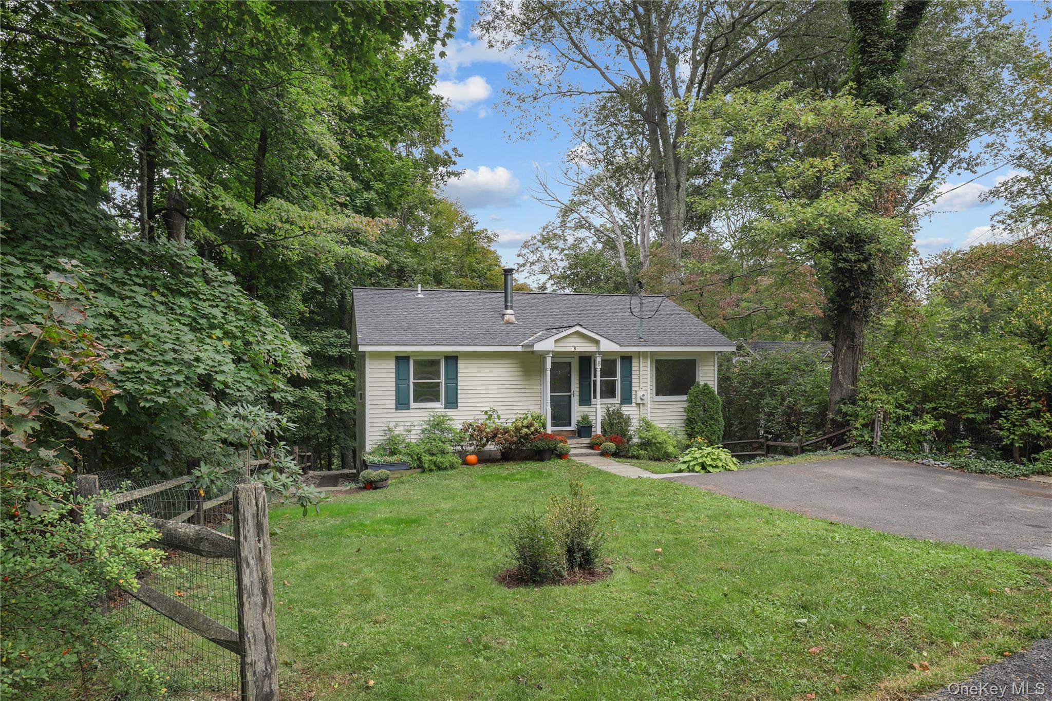 Built in 1990, this relatively young 2BR Lake Kitchawan cottage offers...