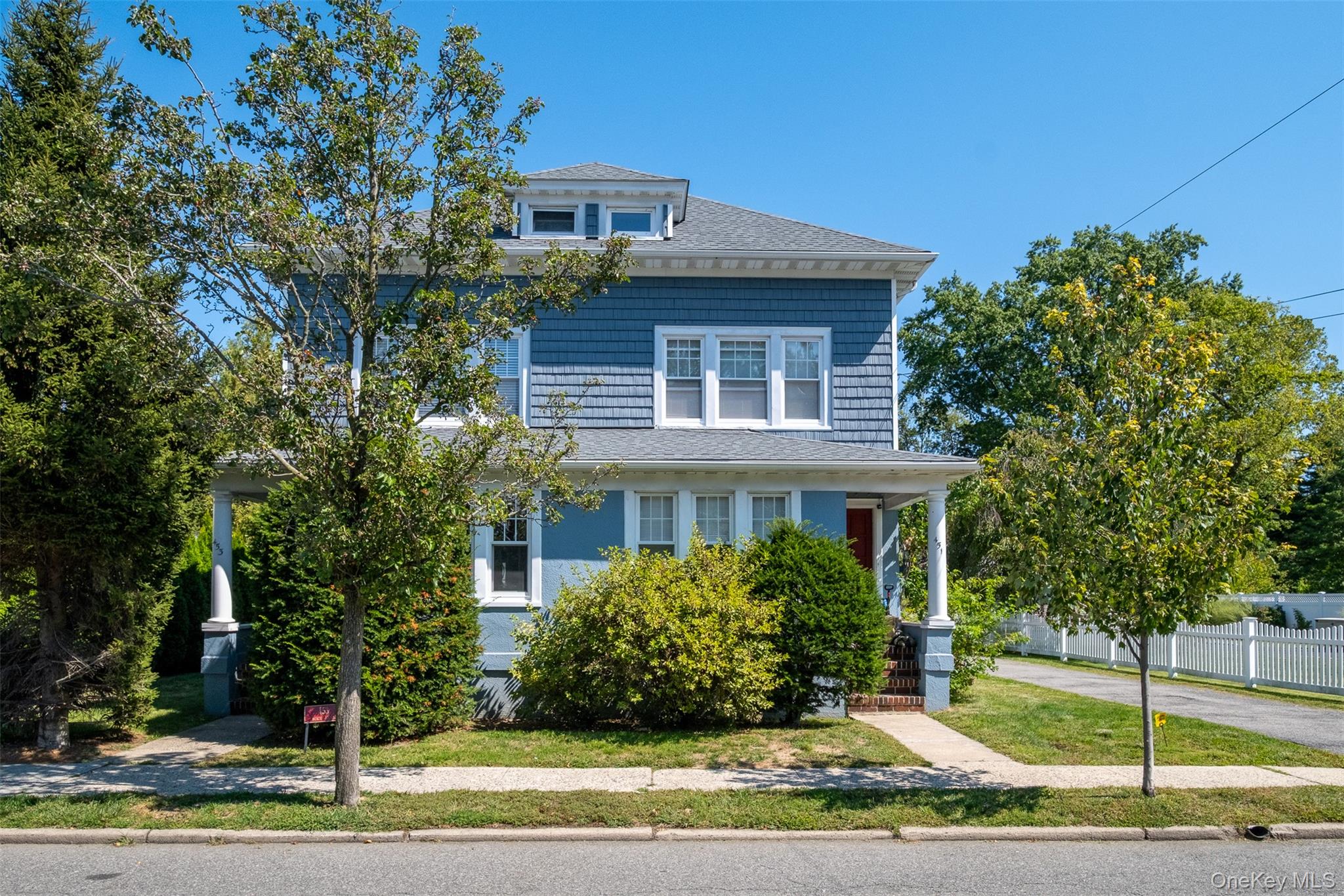 Charming Duplex-Style Colonial in the desirable Rye Neck School Distri...