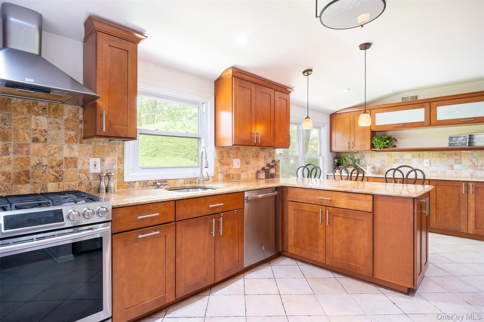 Set on a quiet, tree-lined street in the desirable North End of New Ro...