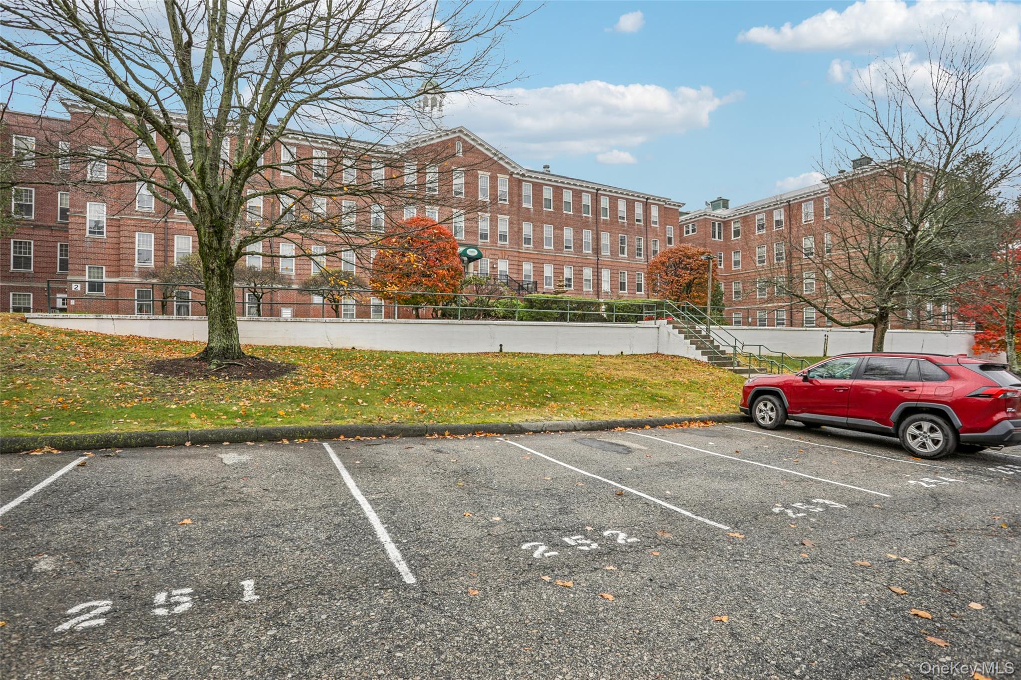 This beautiful, easily accessible ground-floor condo apartment boasts...