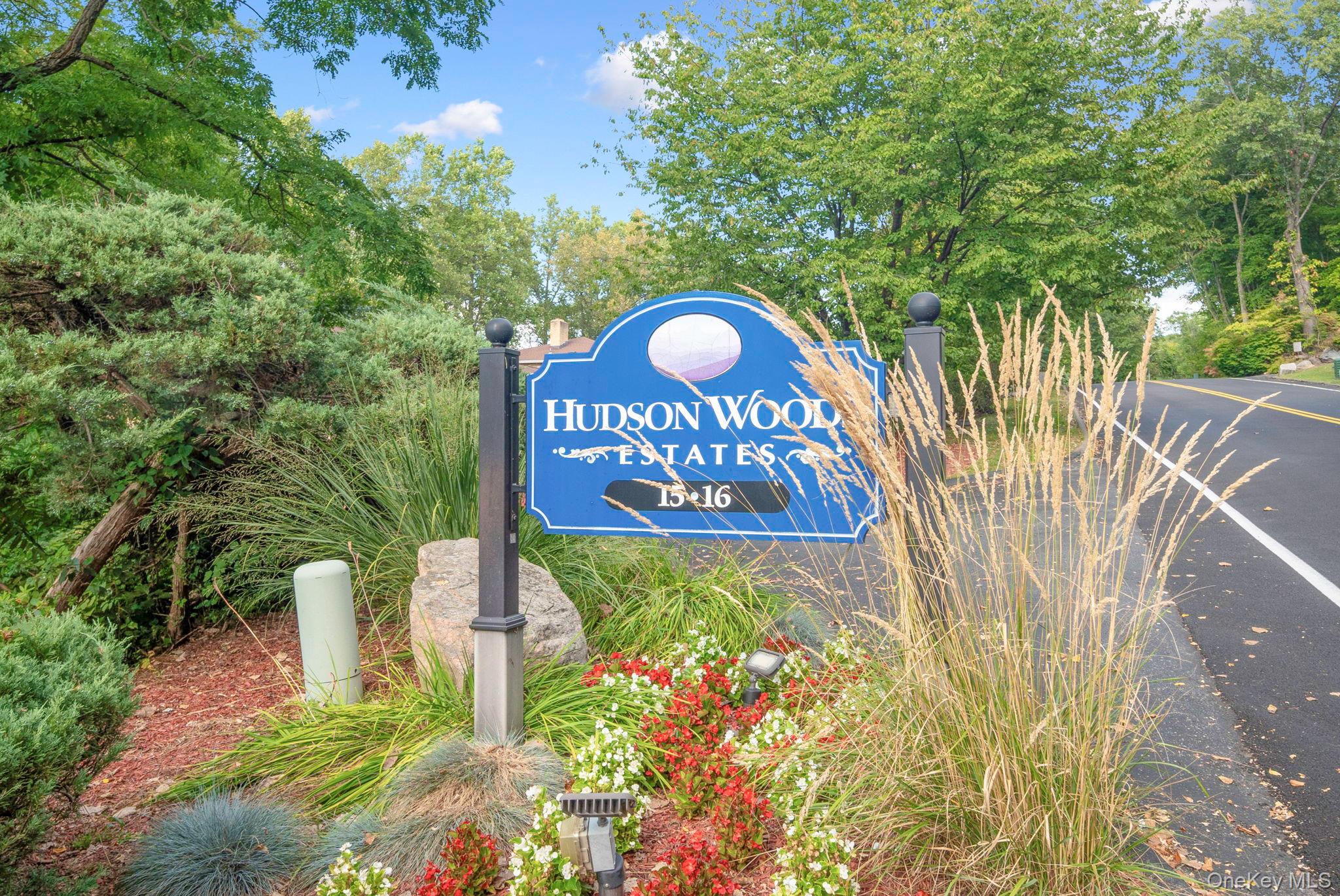 Fully Renovated 1-Bedroom Co-op in Hudson Woods, Croton-on-Hudson

Mov...
