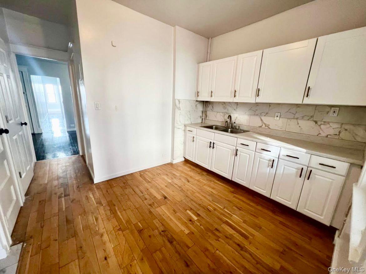 Welcome to this spacious and well-maintained second-floor apartment of...