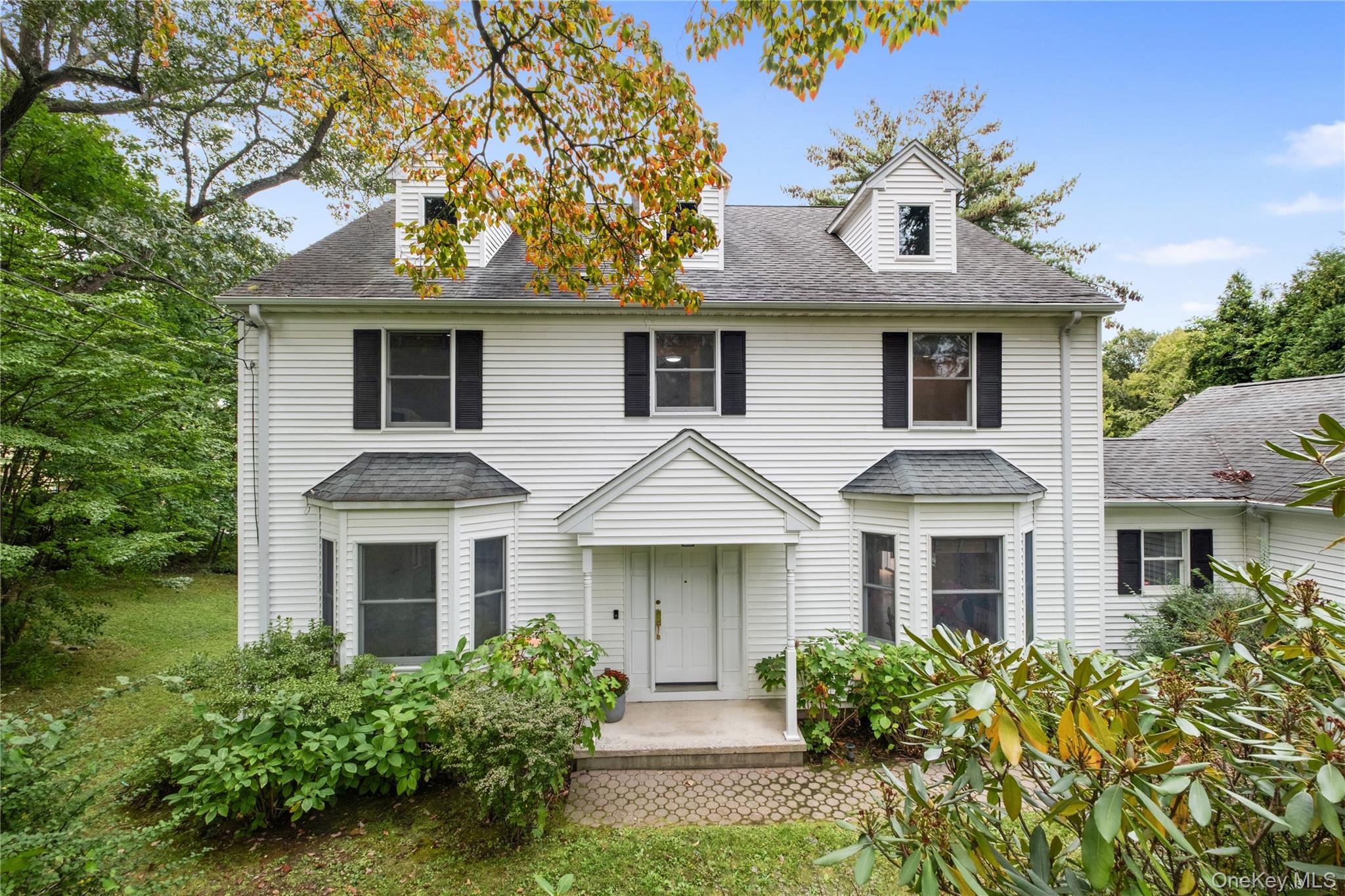Move right in to this stunningly updated young (1998) Colonial nestled...