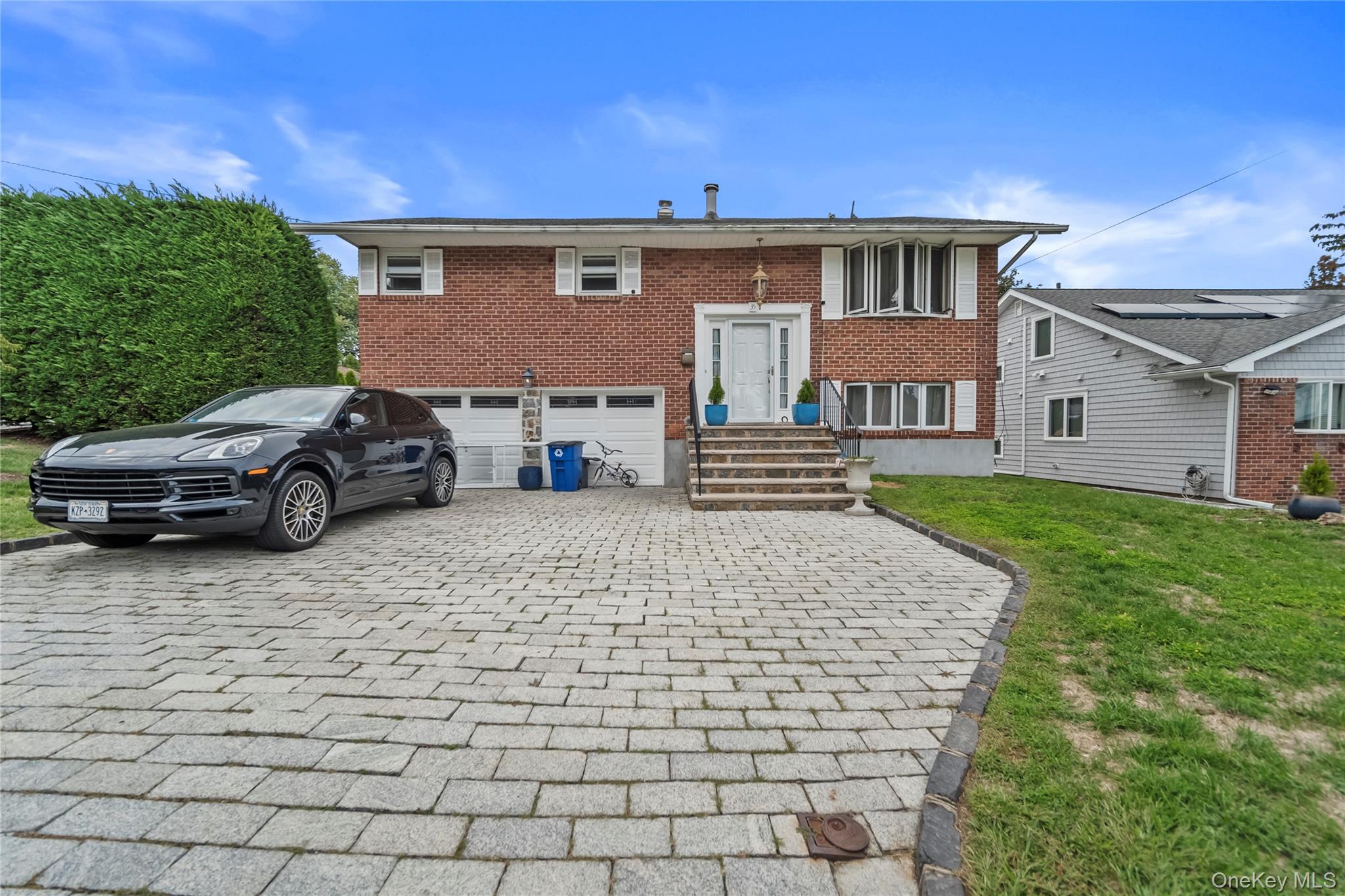 Come see this beautiful home located on its own private cul-de-sac in...