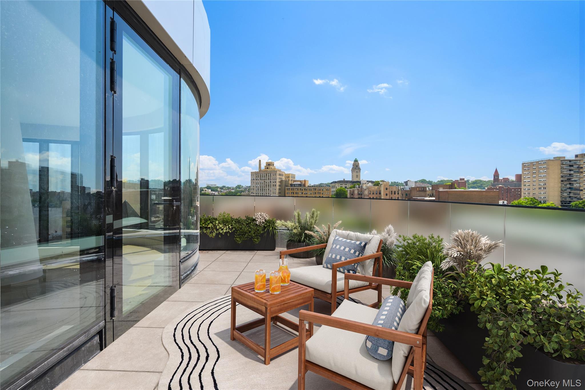 Private Balcony!

Introducing Hudson 44, Yonkers’ newest—and tallest—l...