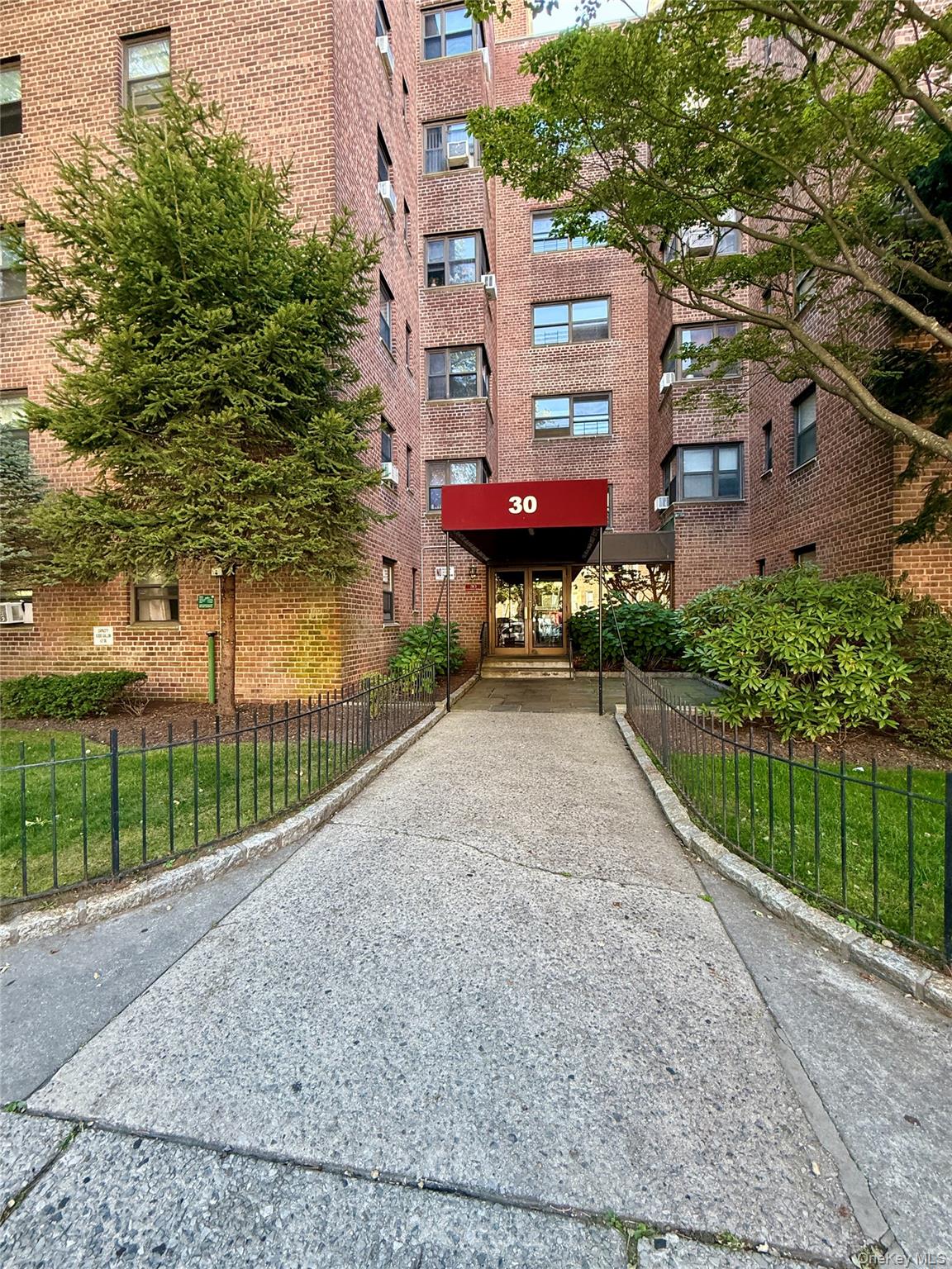 Discover refined living at 30 Fleetwood Apartments in Mount Vernon, wh...