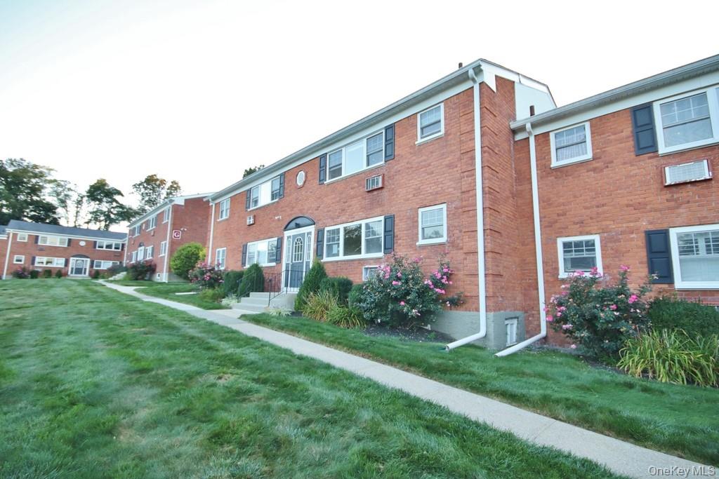 Terrific top-floor unit at The Commons with a beautifully updated kitc...