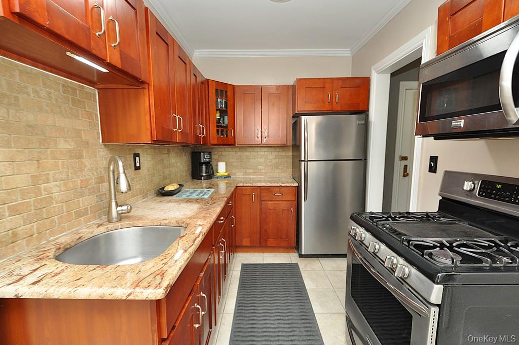 Welcome to this  Pet Friendly beautifully renovated one-bedroom home,...