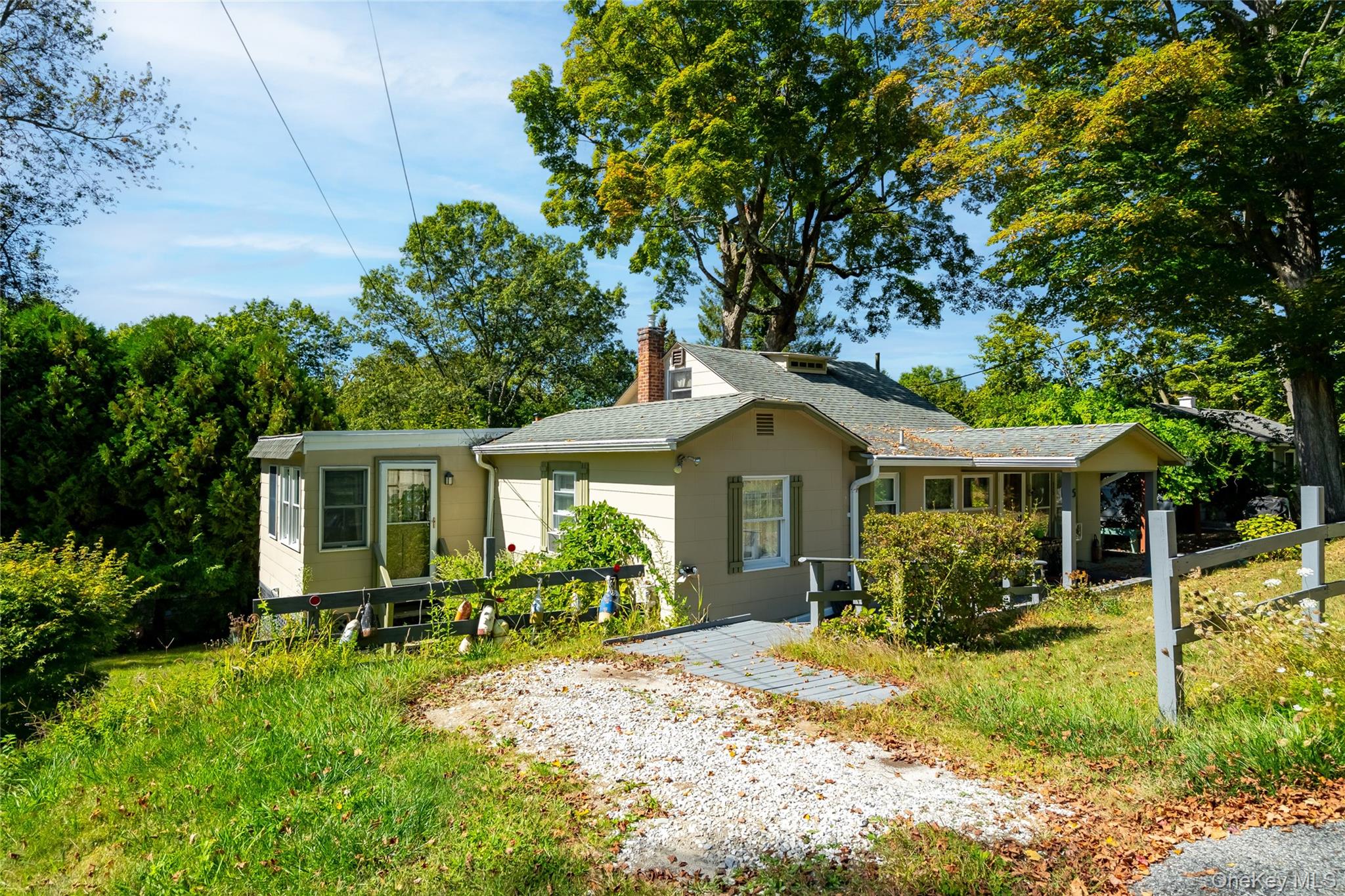 Welcome to 5 Orchard Rd, a Cozy 2-bedroom bungalow on beautiful Peach...