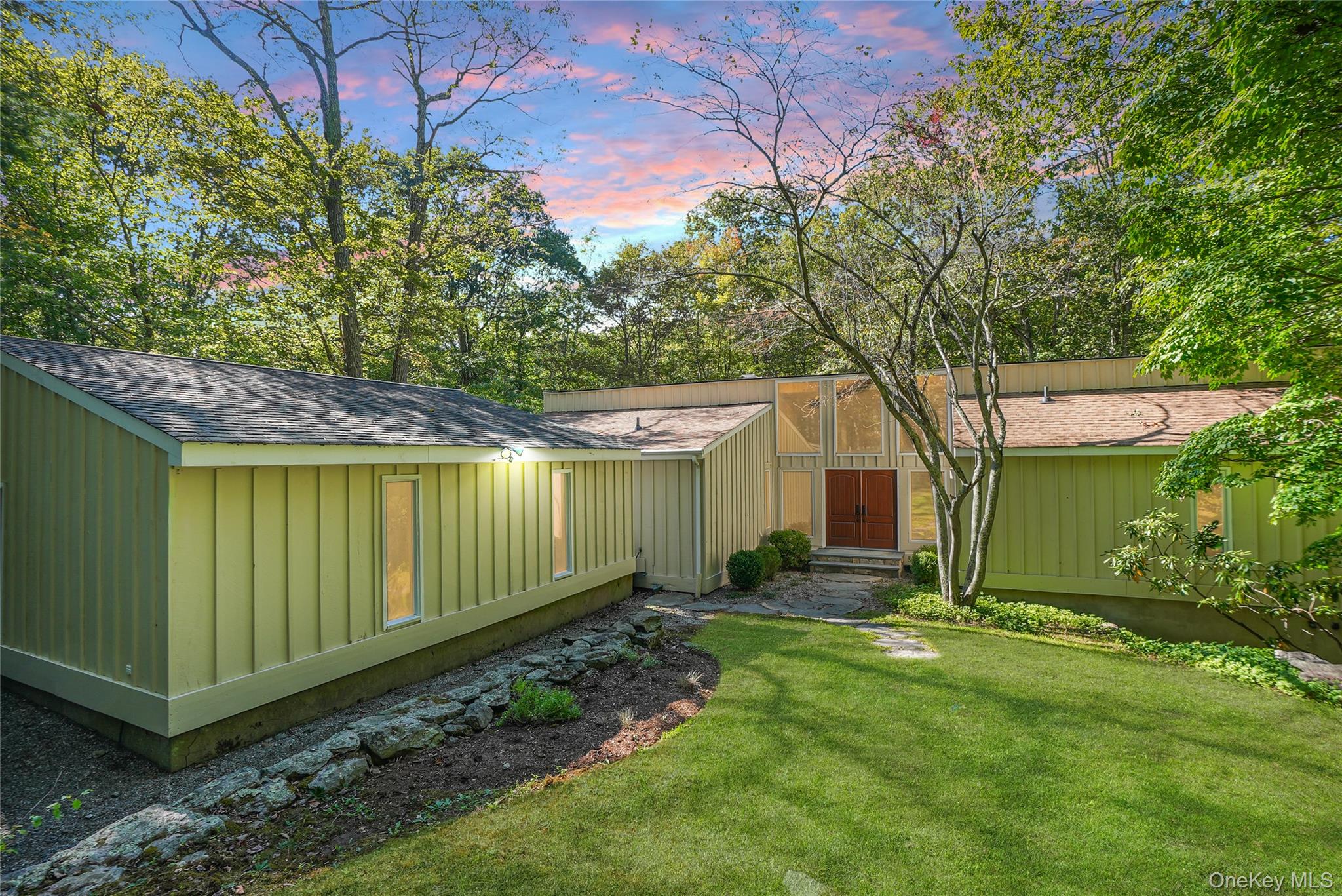 Nestled in sought-after Pound Ridge, this exceptional 5BR/3.5BTH resid...