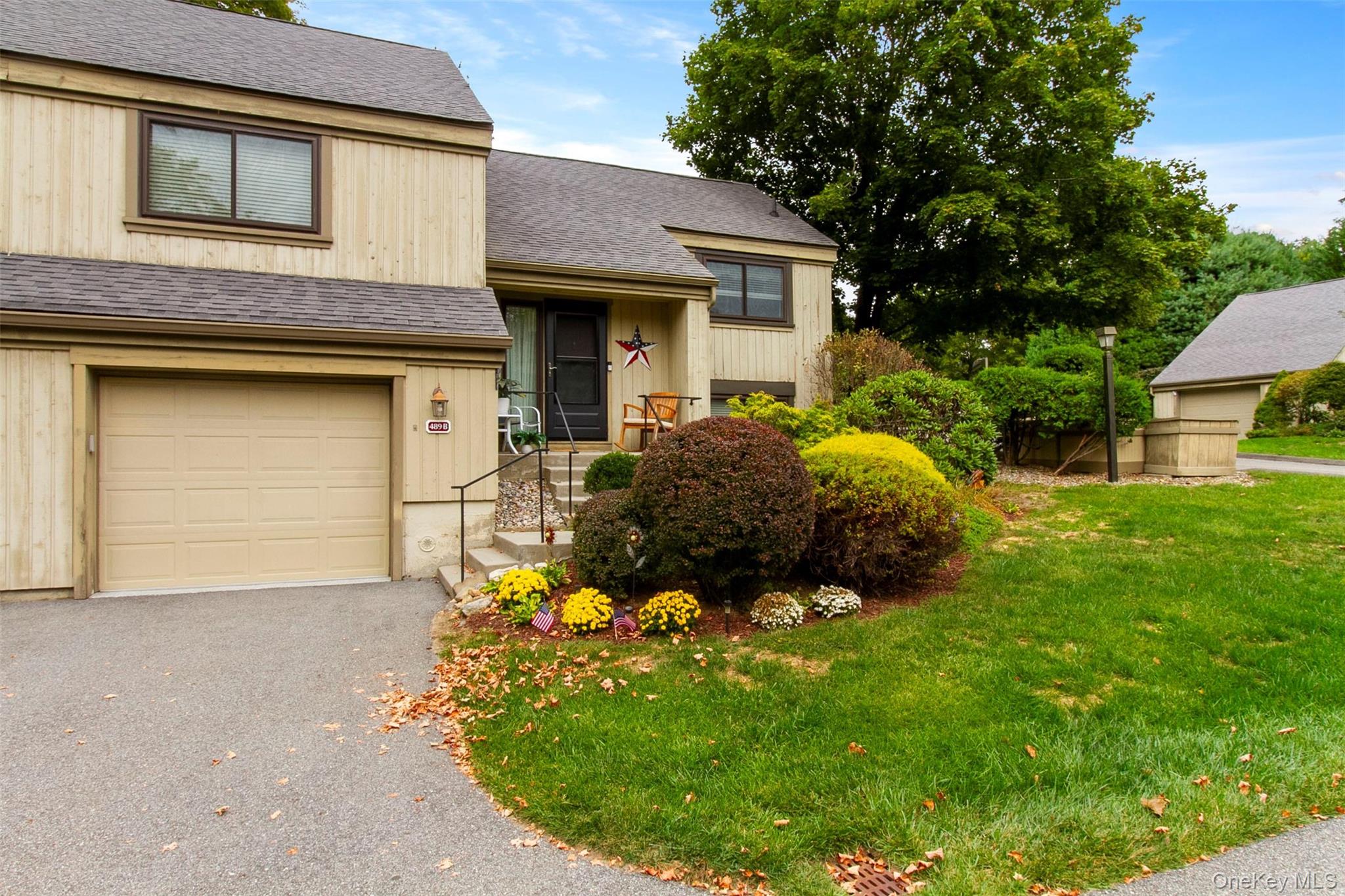 Welcome to this turn-key, completely updated, Fairview model on the We...