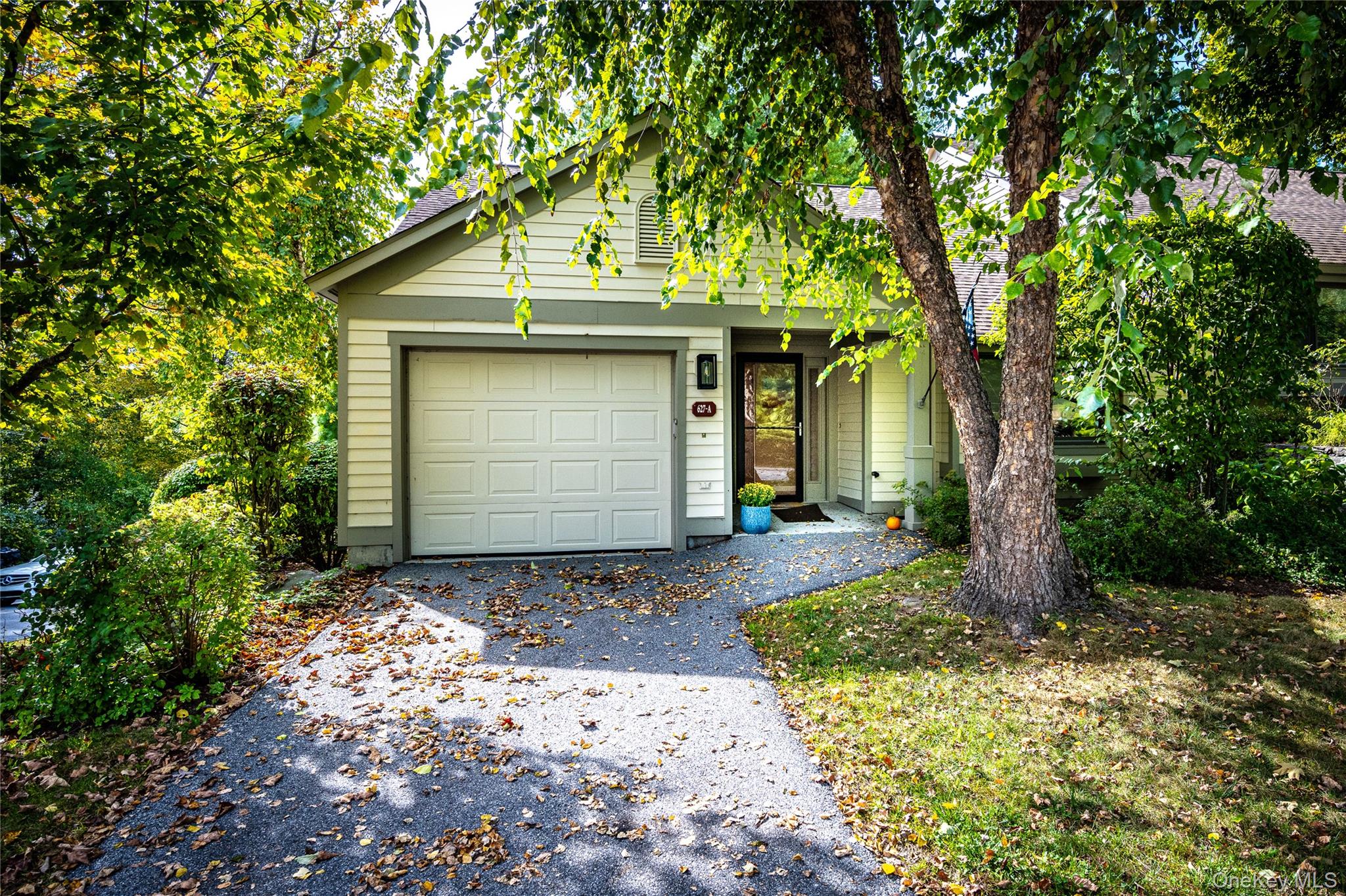 This lovely Amherst Model offers a comfortable and stylish living spac...