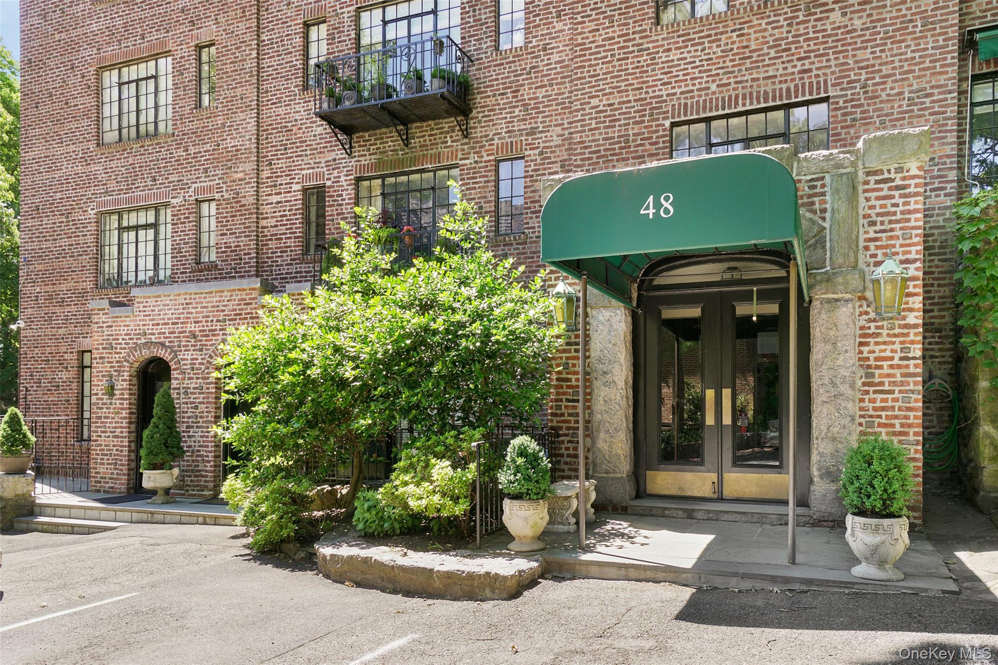 Welcome to 48 Sagamore Road #30. This 3 BR 2 full bath, top floor apar...