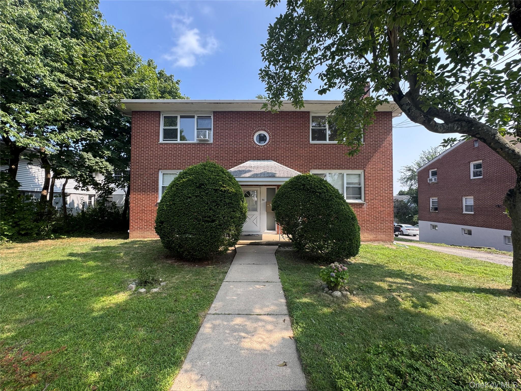 Welcome to this inviting and spacious 3-bedroom, 1-bathroom apartment...