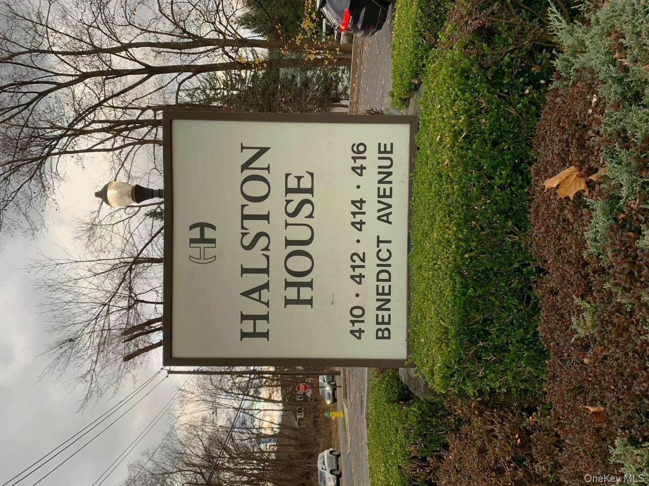 Welcome to this beautifully maintained one-bedroom, one-bathroom condo...