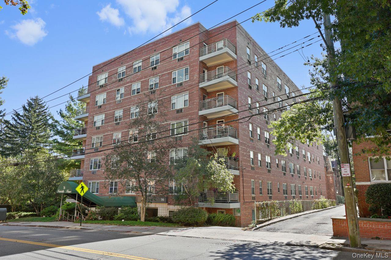 You have found the best kept secret! Ideal bright and beautiful 1 bed,...
