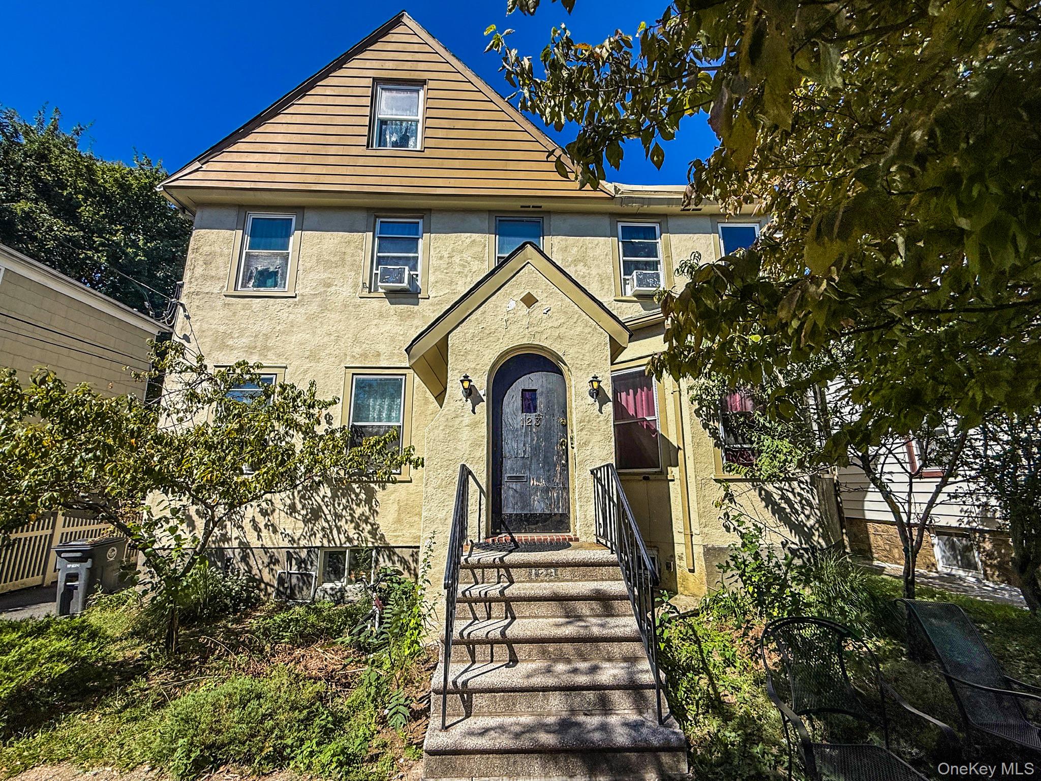 **Multiple offers, highest and best by 9/30 @ 12PM** An excellent inve...