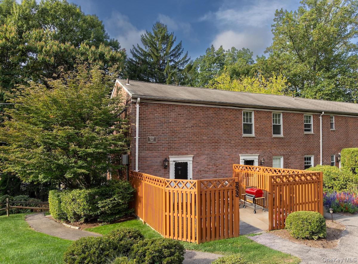 A corner location and sweeping seasonal riverviews are defining featur...