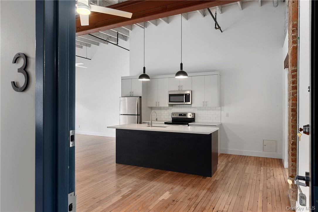 This spacious 1 bedroom fully updated loft apartment features high cei...