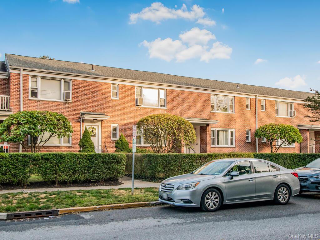 Easy living at Ridgecrest Gardens. Presenting you 67 Carpenter ave uni...