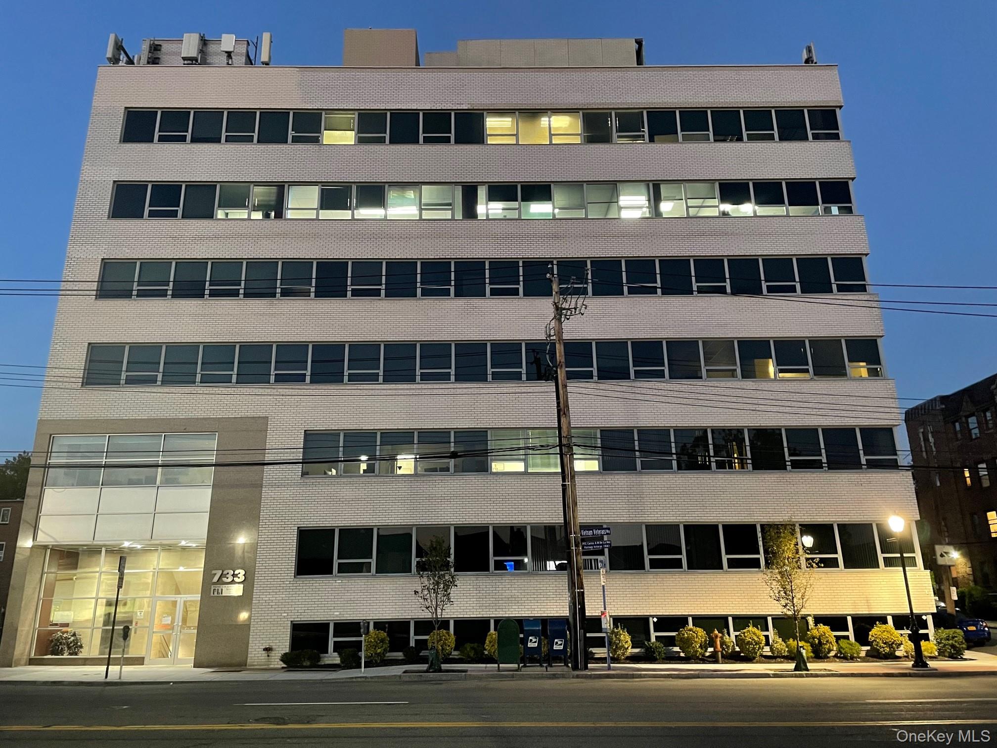 1st. floor suite, 441 rentable square feet that includes a private win...