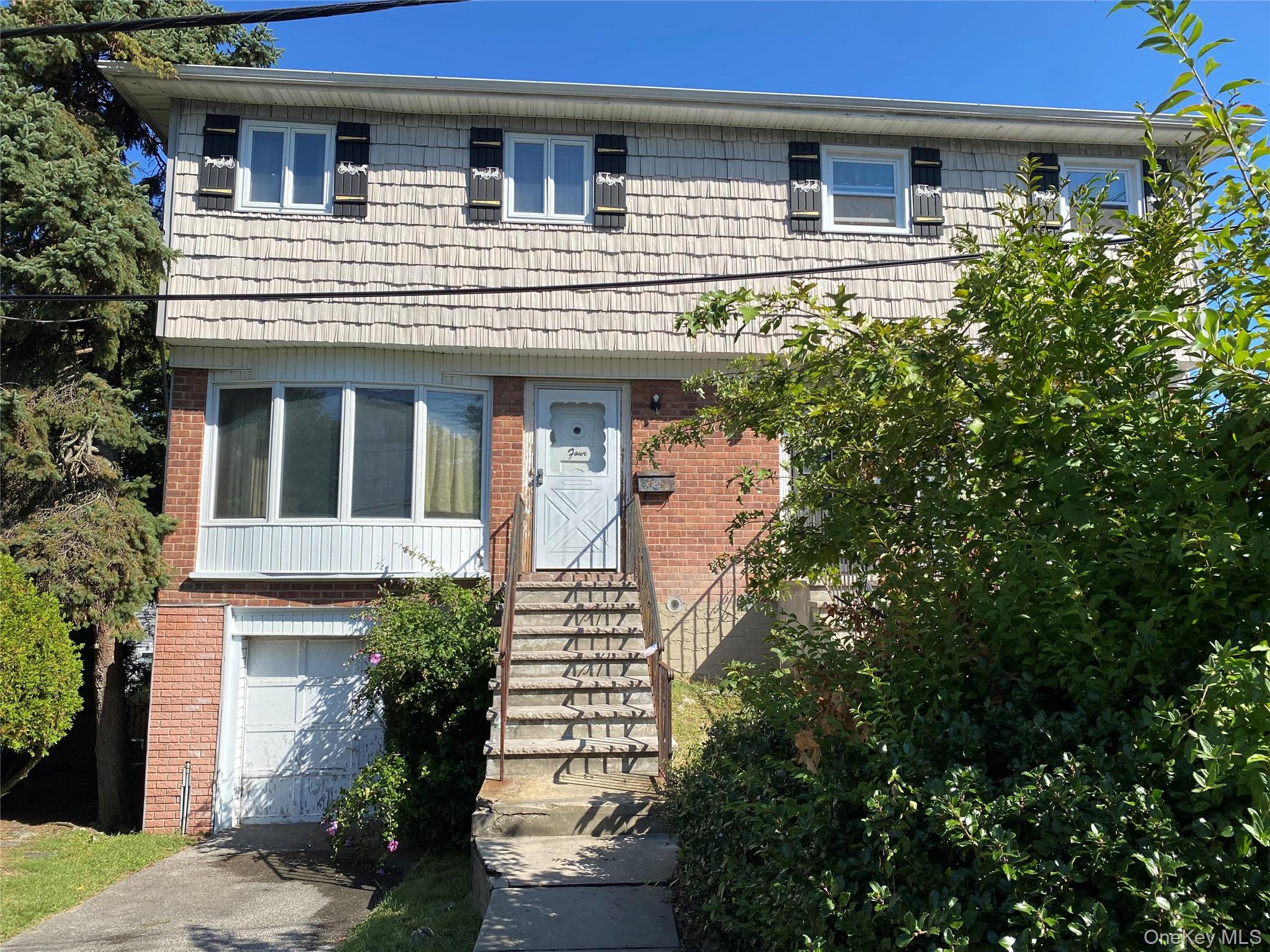 Attention Investors & Handy Buyers!

Located in desirable Northwest Yo...