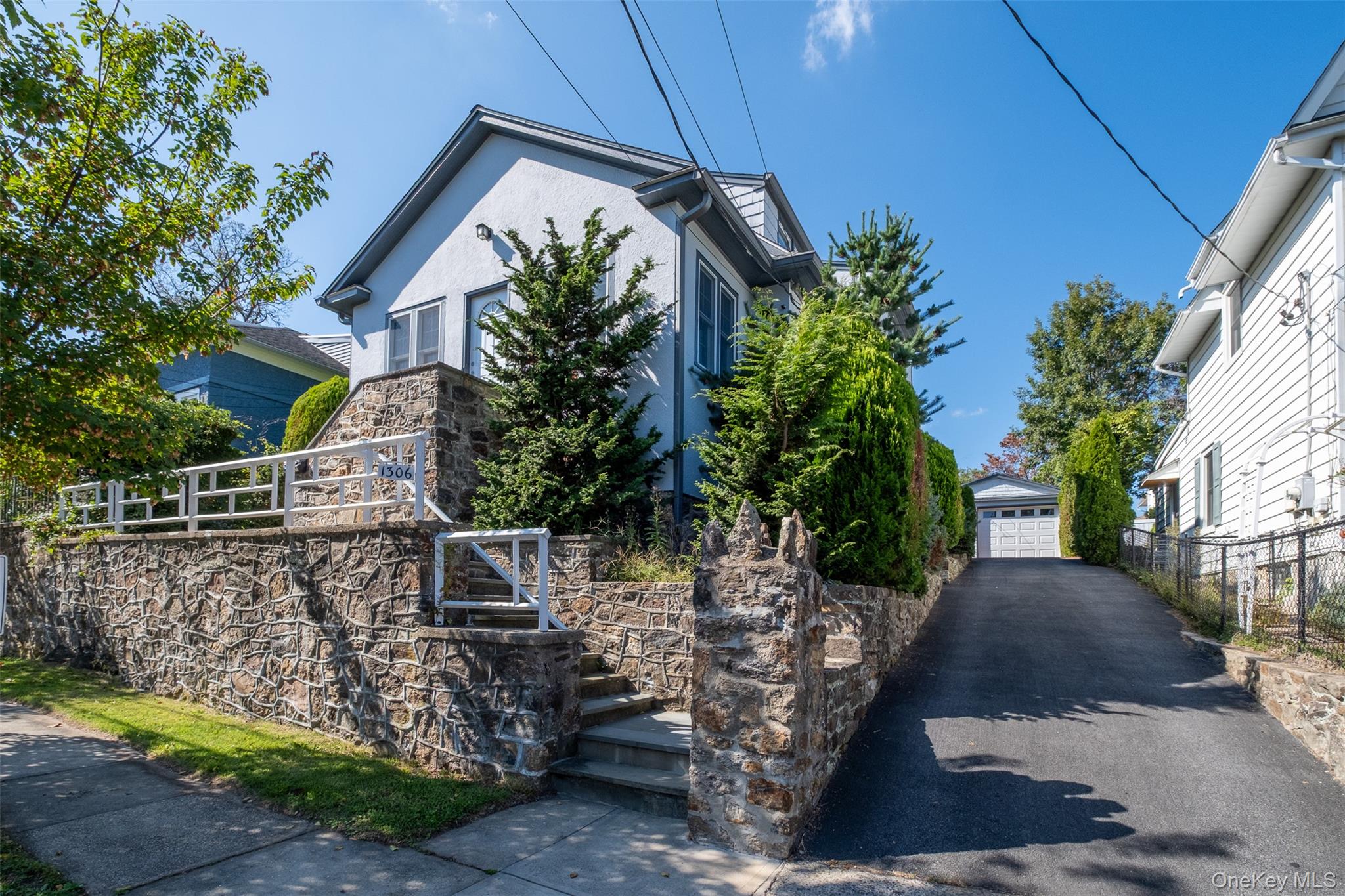 Charming 1st floor apartment with 3 Bedrooms, 2 baths located in the a...