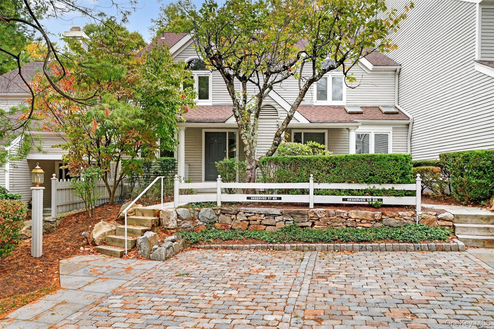 Welcome to Boulder Ridge, a premier gated community known for its reso...