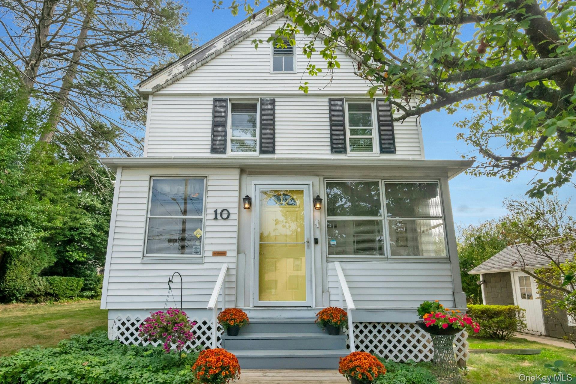 Welcome to 10 N Goodwin Avenue, a charming colonial in the heart of El...