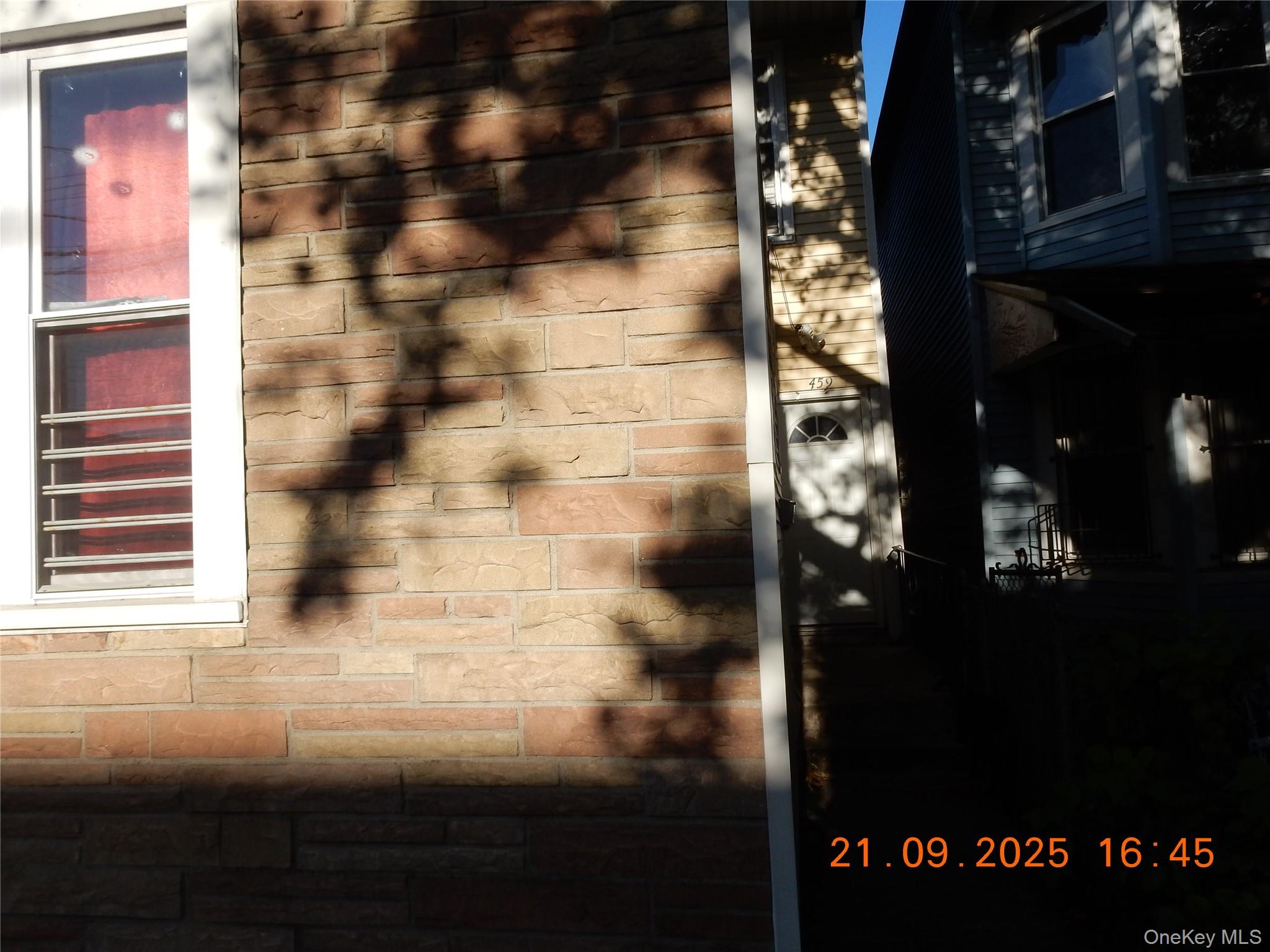 Great Investment Multi-Family with 7 Bedrooms/3 Bathrooms-fully renova...