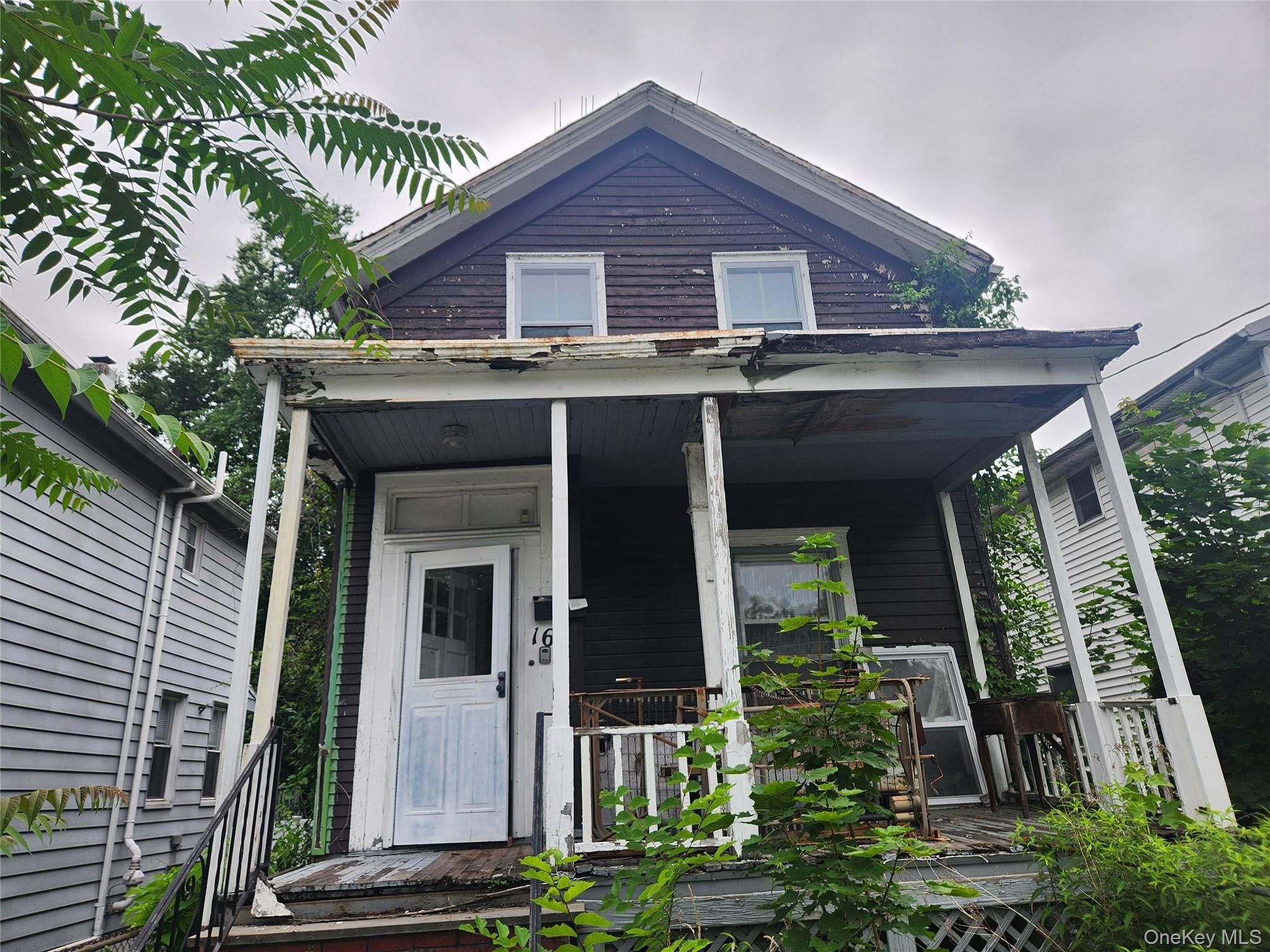Attention Investors and Owner-Occupants!

Welcome to 16 Field Street i...