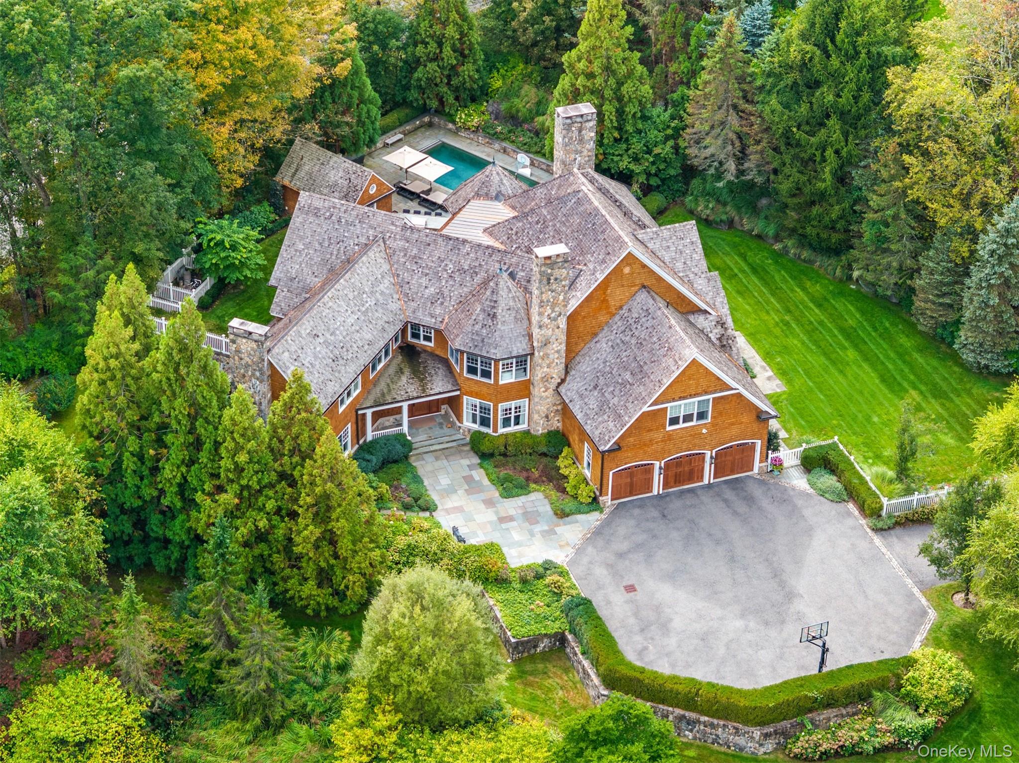 Set within Armonk’s most prestigious enclave, Wrights Mill Estates, th...