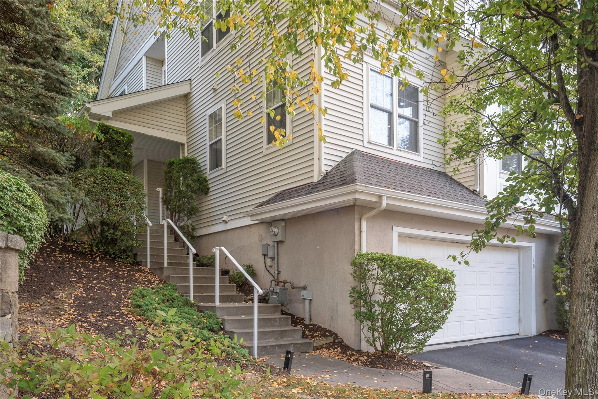 Welcome to this beautifully maintained 3-bedroom, 3.1-bath end-unit to...