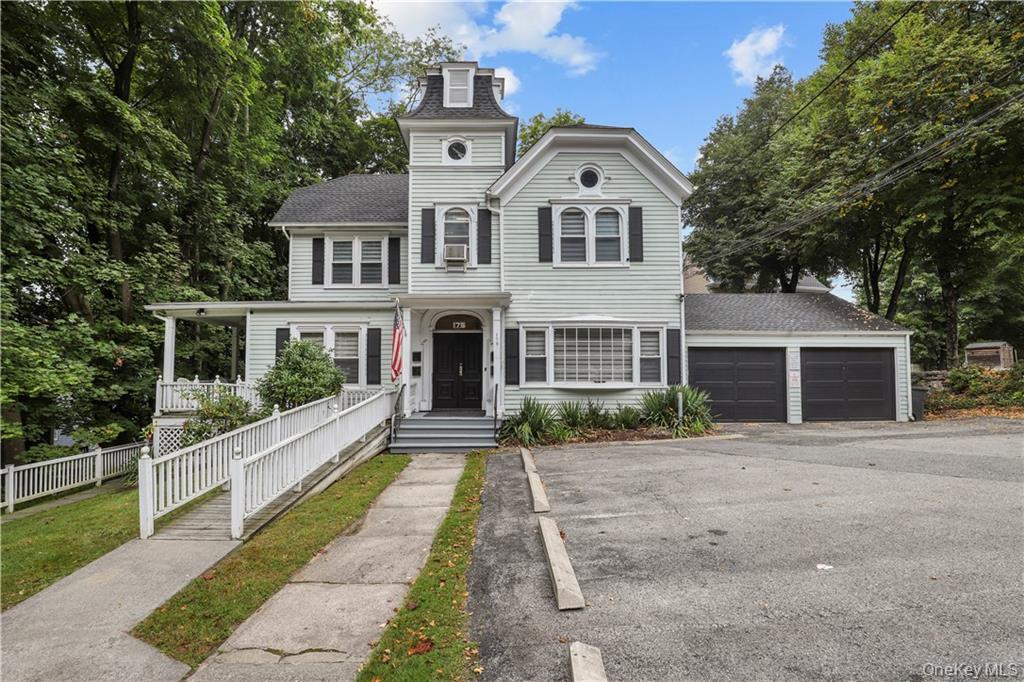 Conveniently located on Upper King Street, within walking distance to...