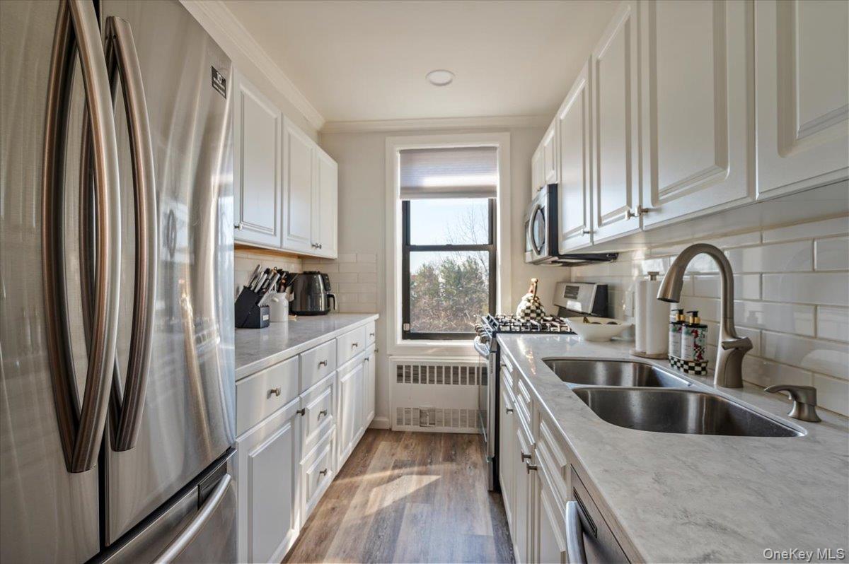 Welcome to 1 Remsen Road #4J— part of Remsen Gardens, a spacious, ligh...