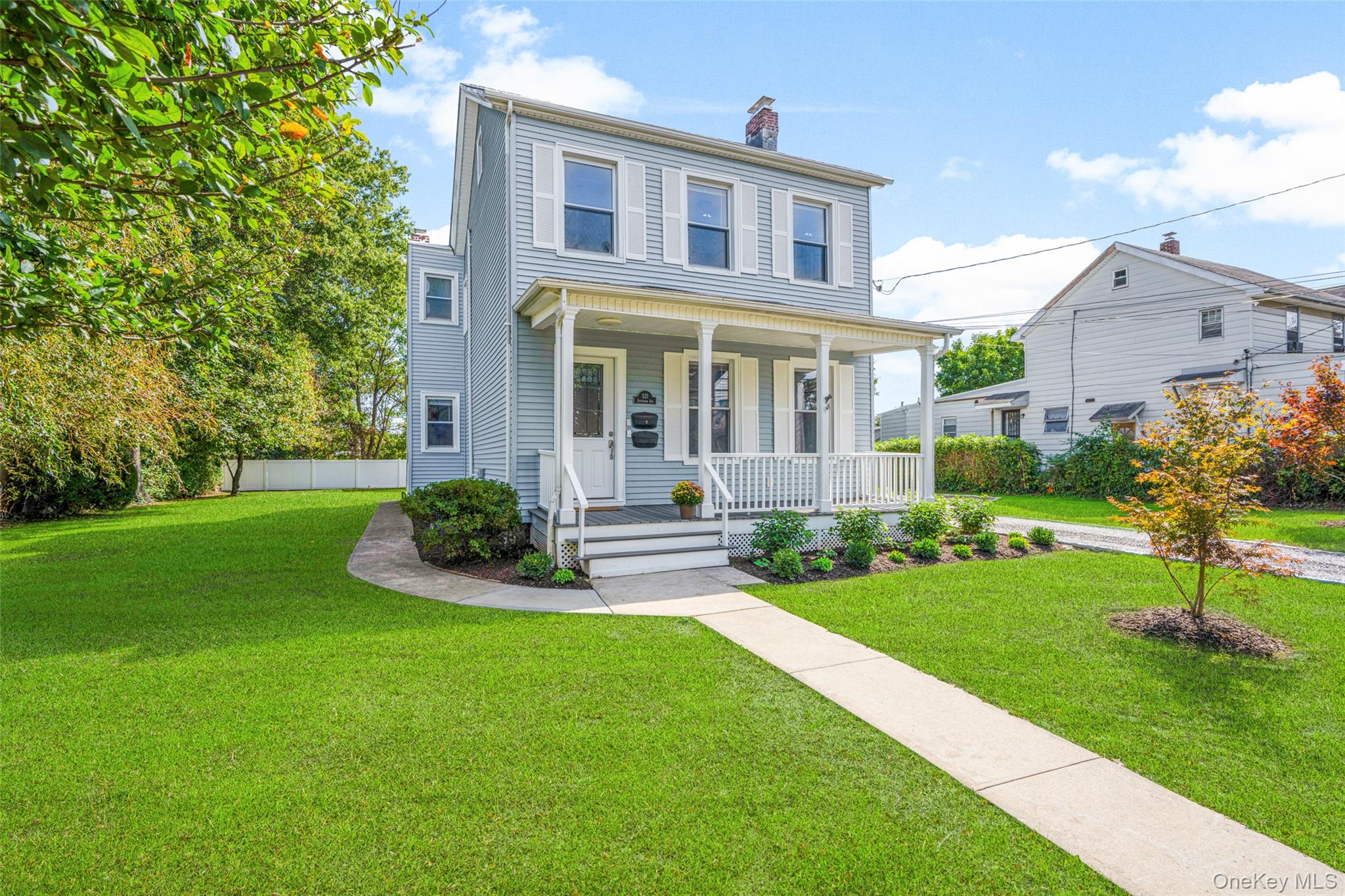 Spacious and light filled Victorian in the heart of Mamaroneck –Rye Ne...