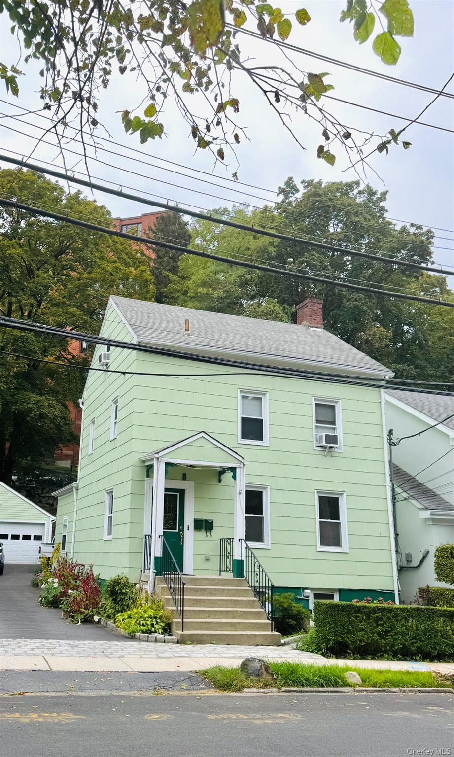 Wonderful Rental Opportunity in Ossining NY! Welcome to your newly ren...