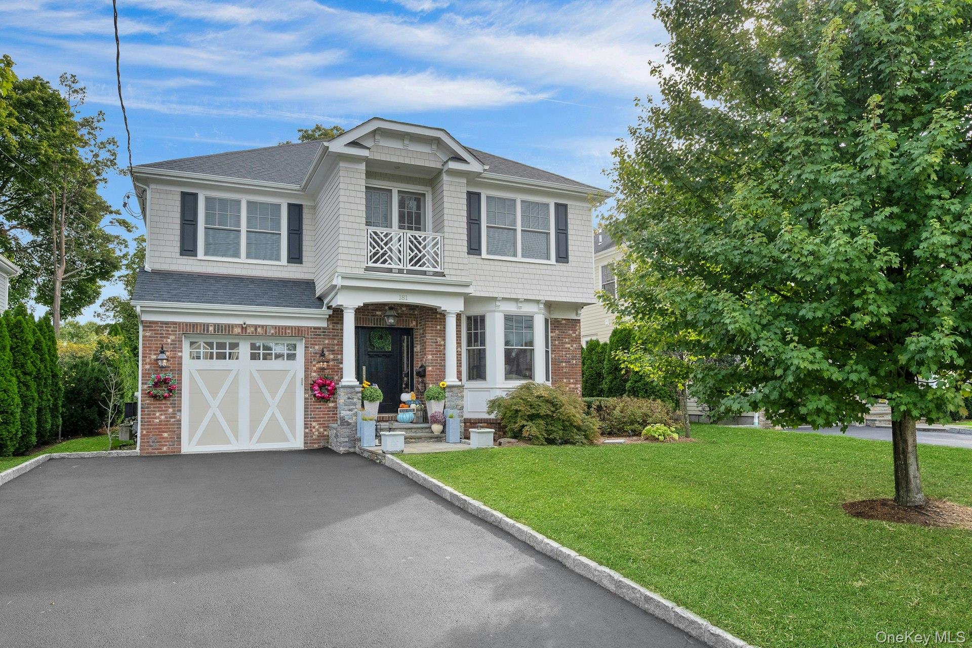 Welcome home to this chic, modern charm located in Bronxville Manor. T...