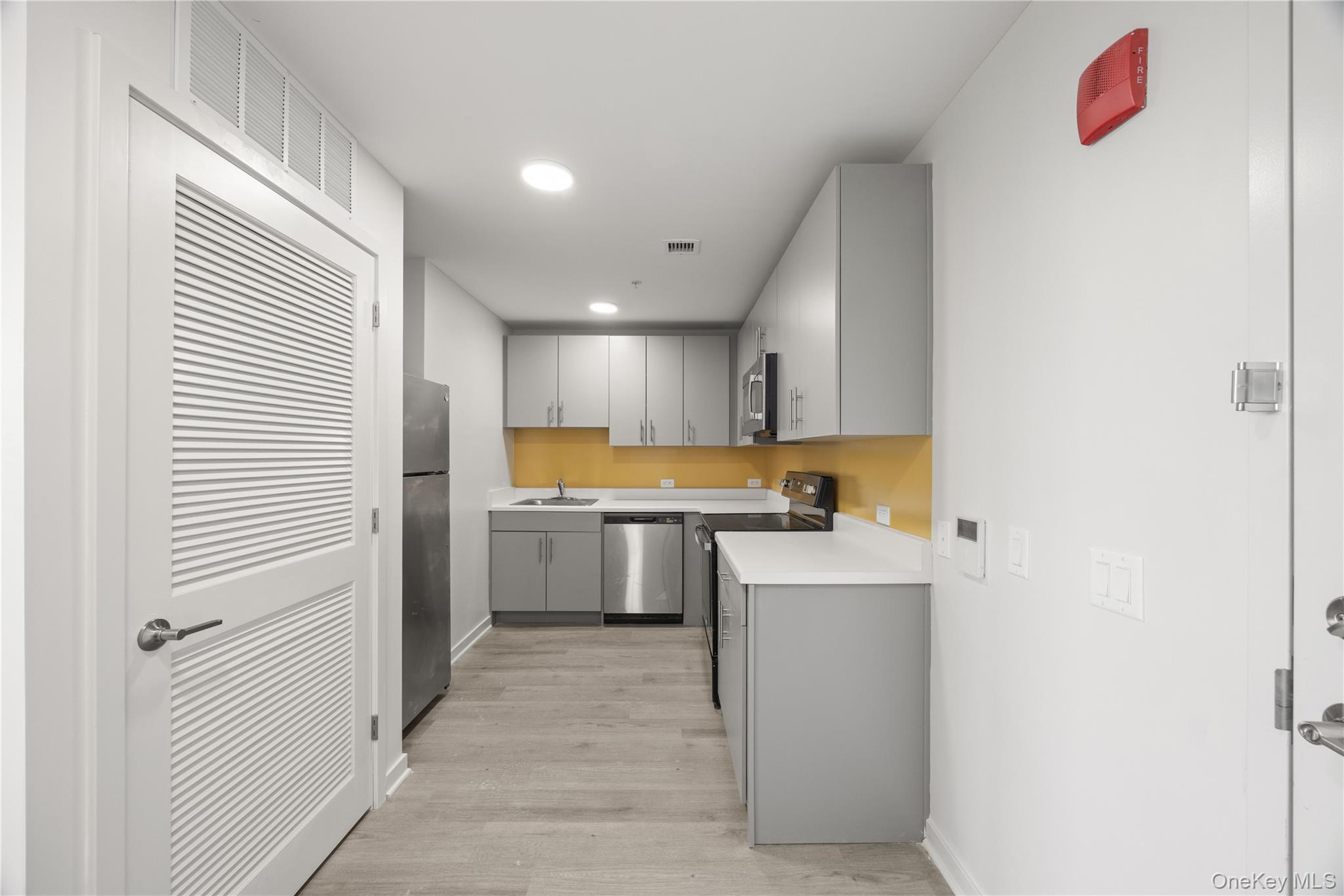 Designed for contemporary lifestyles, Regency on Hudson offers a warm...