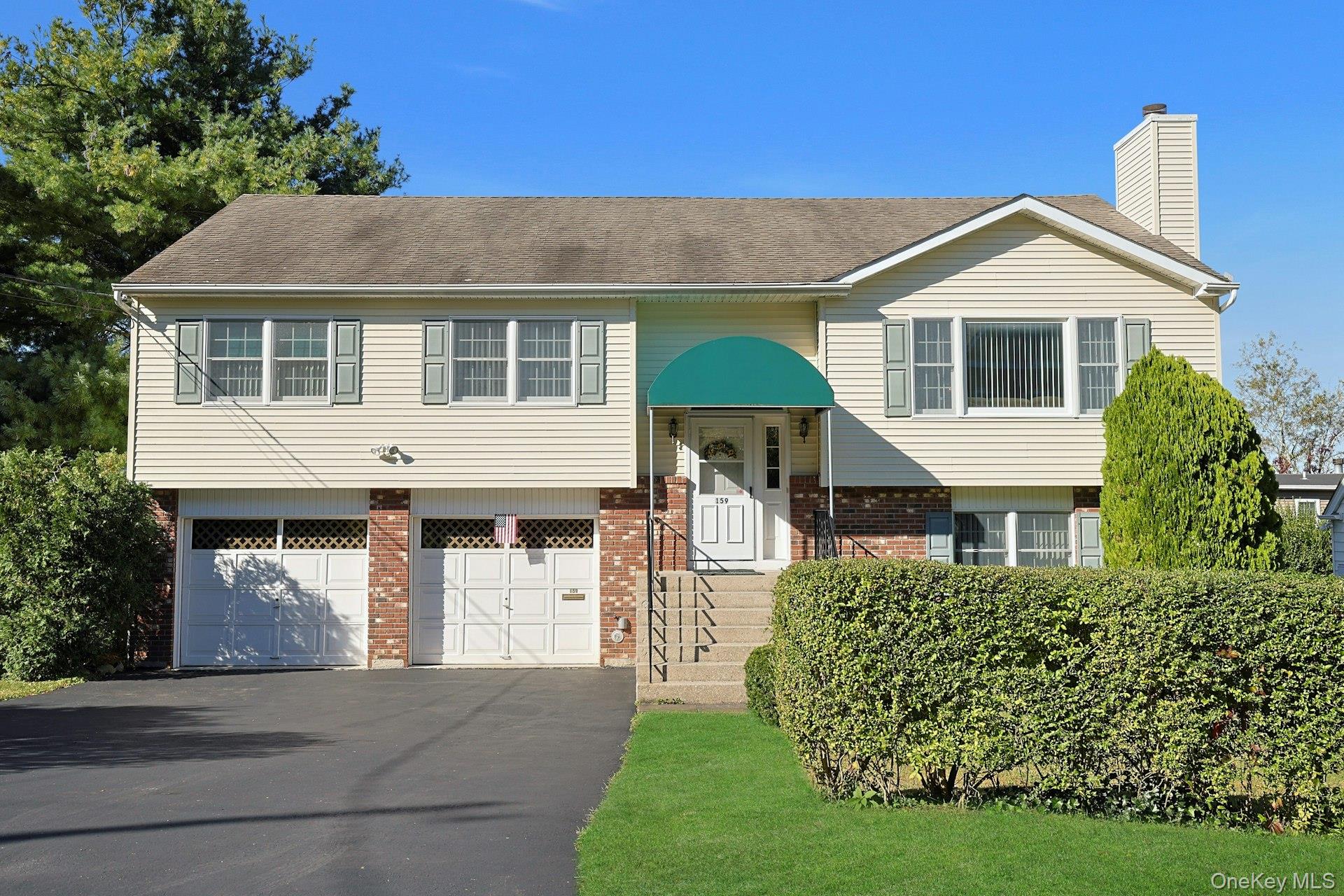 Final and best Tuesday 10-21 at 12:00. This impeccably maintained Rais...